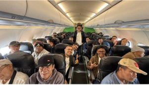 Foto 1. Rombongan Grup Koor Kaum Bapak (Ama) HKBP Ressort Slipi di dalam kabin pesawatCitilink dalam penerbangan Jakarta–Silangit, Jumat pagi 24 Juli 2026.